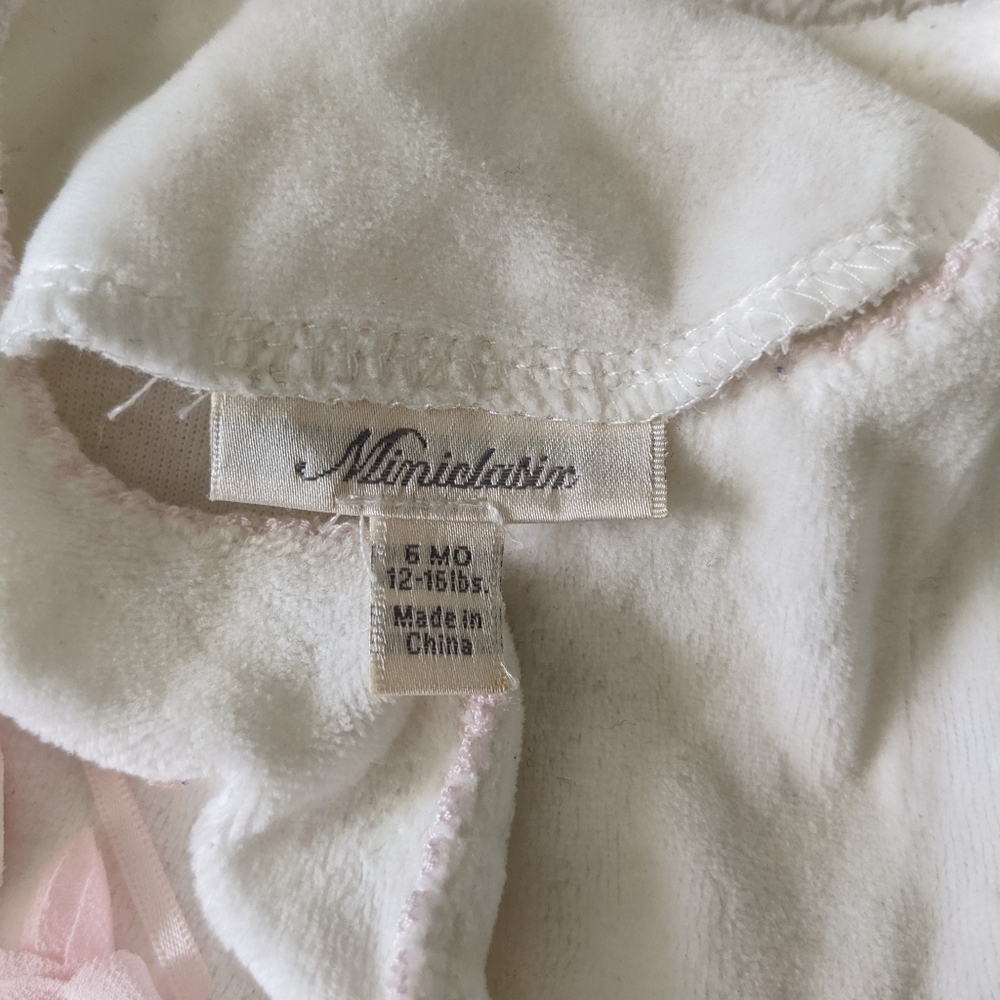 Miniclasix Soft Fleece White One Piece Pajamas w/ Pink Flower accent. Size 6M - Picture 6 of 8
